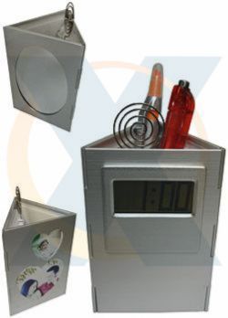 Relógio em material plástico resistente cód 6389
